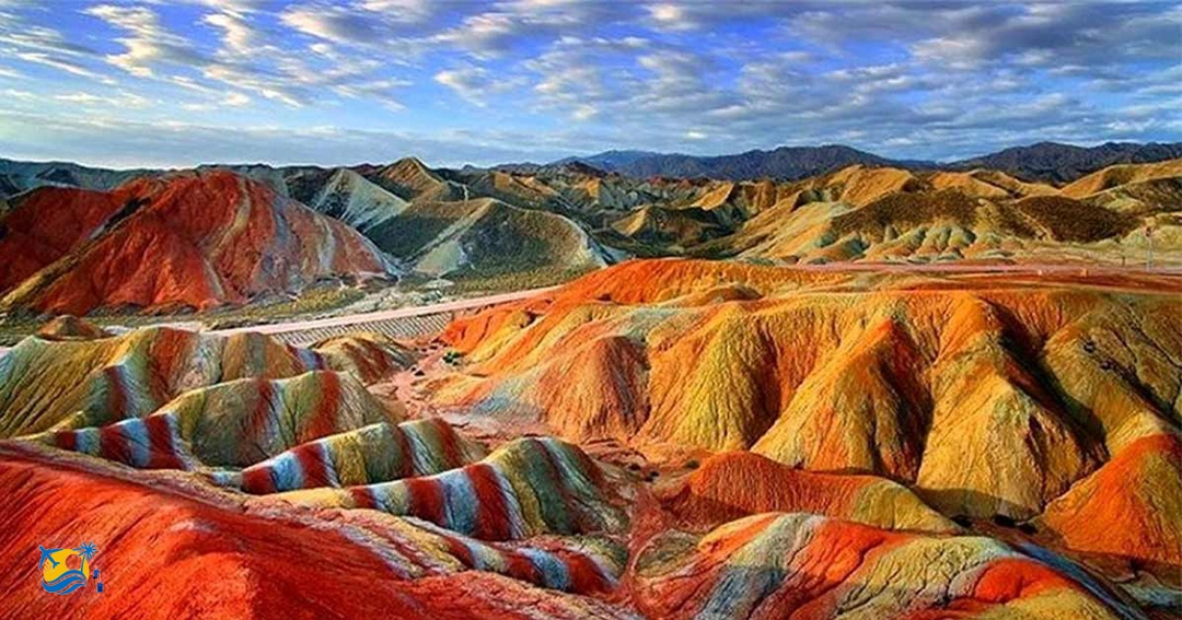 دره رنگینکمان قشم: هنر طبیعت در دل جزیره