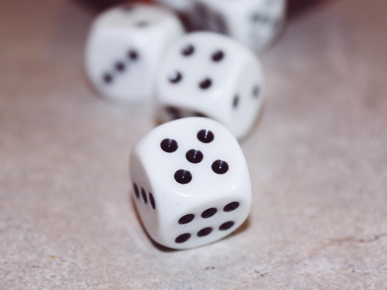 Mines Game vs Crash Game: Best Strategies for 2026